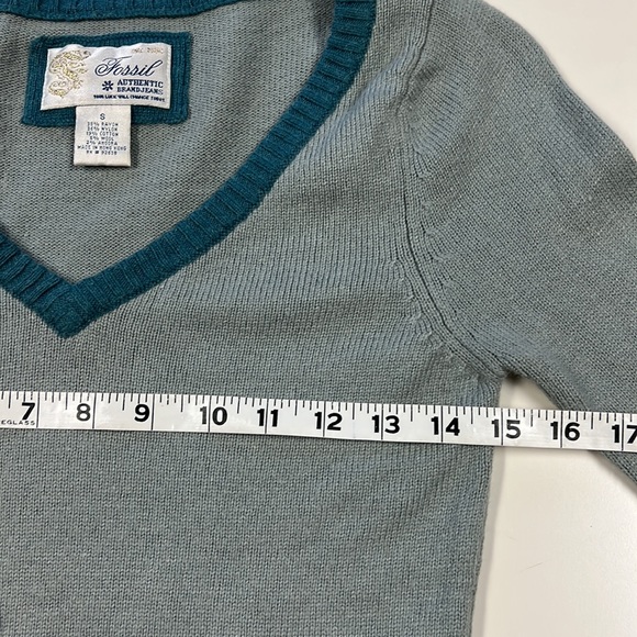 Fossil embroidered long, V-neck sweater. - Picture 10 of 14